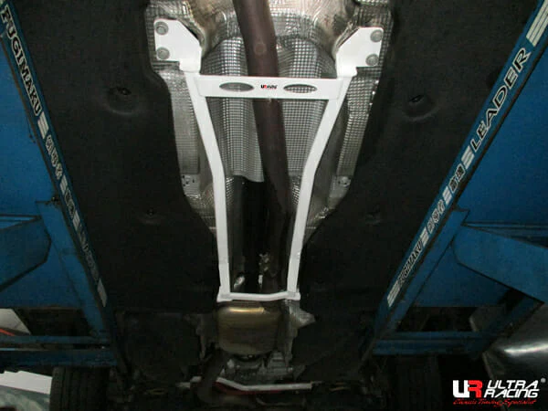 Ultra Racing Volkswagen Passat B8 (TYP 3G) 2.0 TSI 4WD Wagon 15+ UltraRacing 4-Point Mid Lower Brace (3997) URTW-ML4-3997