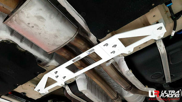 Ultra Racing BMW G02 (X4) 3.0T 4WD 18+ UltraRacing 4-Point Mid Lower Brace (4002) URTW-ML4-4002