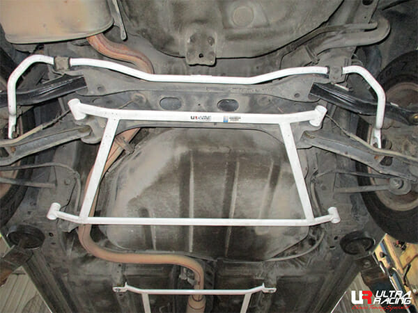 Ultra Racing Proton Perdana 2.0 95-98/Perdana 2.0 98-10 2WD UltraRacing 4-Point Rear Lower Bar (220) UR-RL4-220