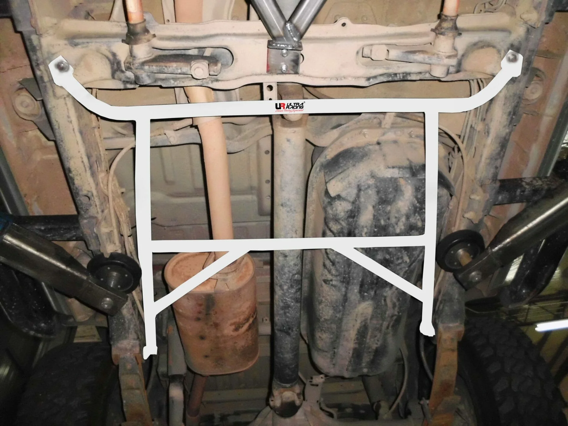 Ultra Racing Mitsubishi Storm L200 3.0 4WD 96-06 UltraRacing 4-Point Rear Lower Bar (2599) UR-RL4-2599