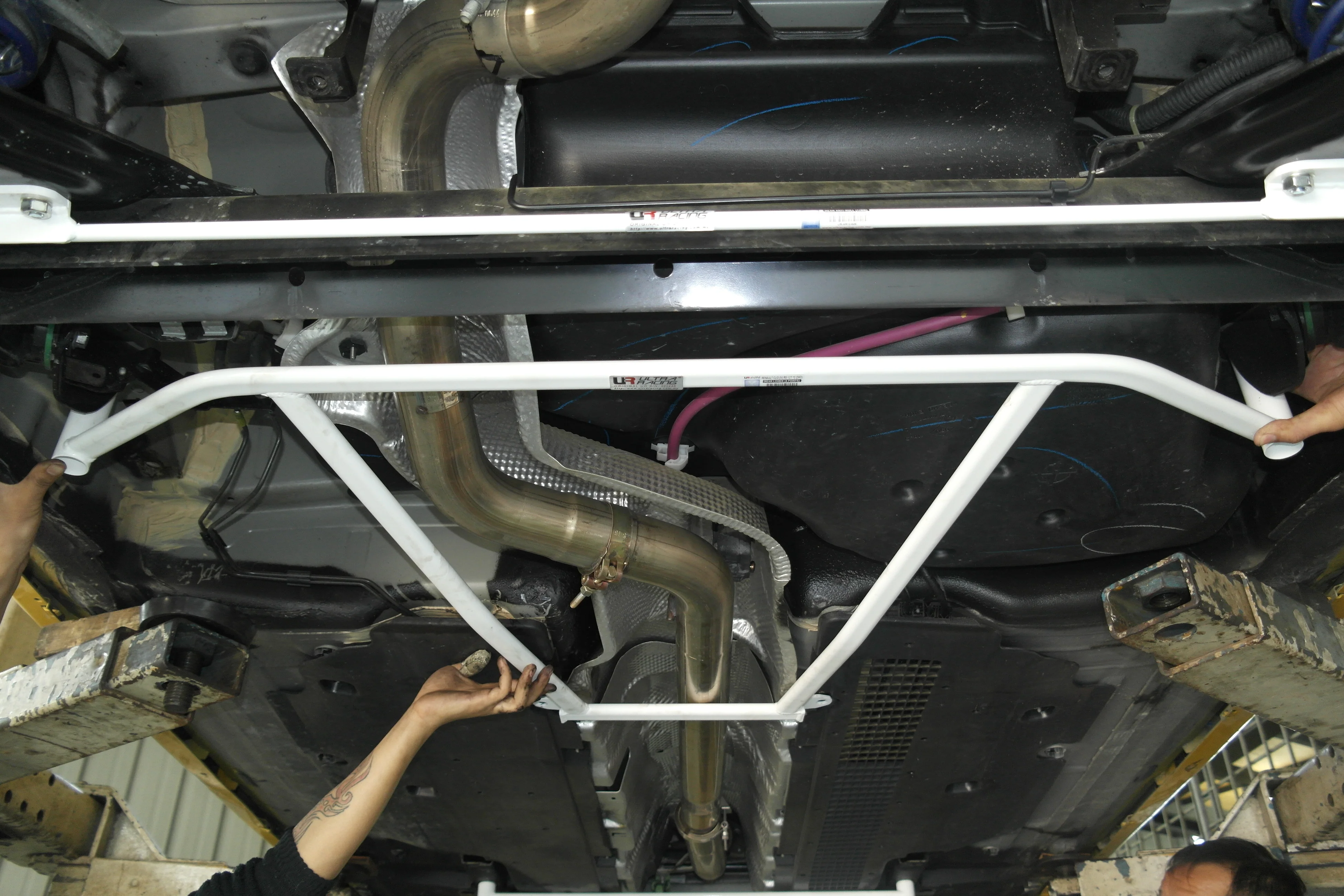 Ultra Racing Renault Clio RS Mk4 13+ Ultra-R 4P Rear Lower Brace 3215 UR-RL4-3215