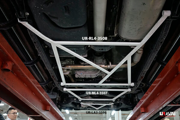Ultra Racing Nissan Navara (D23) 2.5D 4WD 14+ UltraRacing 4-Point Rear Lower Bar (3508) UR-RL4-3508