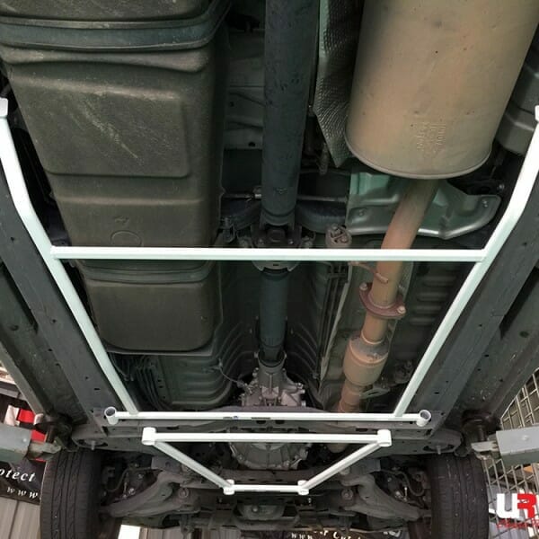 Ultra Racing Toyota Innova (AN40) 2.0 2WD 11-15 UltraRacing 4-Point Rear Lower Bar (3681) UR-RL4-3681