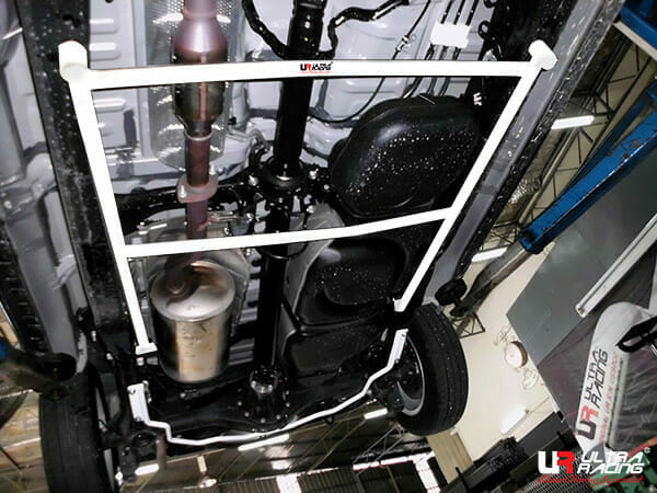 Ultra Racing Toyota Innova (AN140) 2.0 2WD 15+ UltraRacing 4-Point Rear Lower Bar (3815) UR-RL4-3815