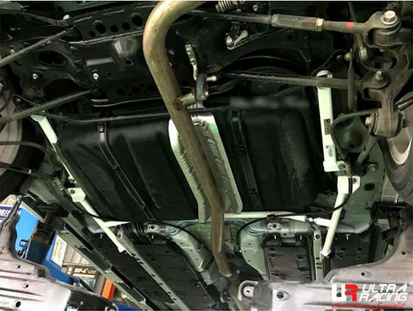 Ultra Racing Lexus ES 250 (XV60) 2.5 V6 12-18/300H (XV60) 2.5 15-18 2WD UltraRacing 4-Point Rear Lower Bar (3467P) UR-RS4-3467P