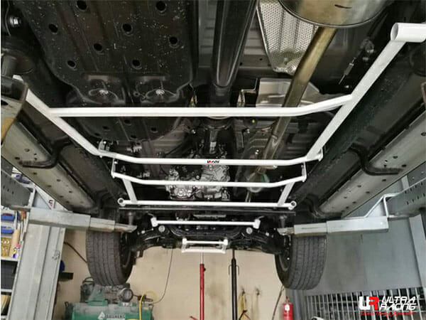 Ultra Racing Toyota Hilux Revo (AN120) 2.4D/2.8D 4WD 15+ UltraRacing 4-Point Rear Lower Bar (3361) URTH-RL4-3361