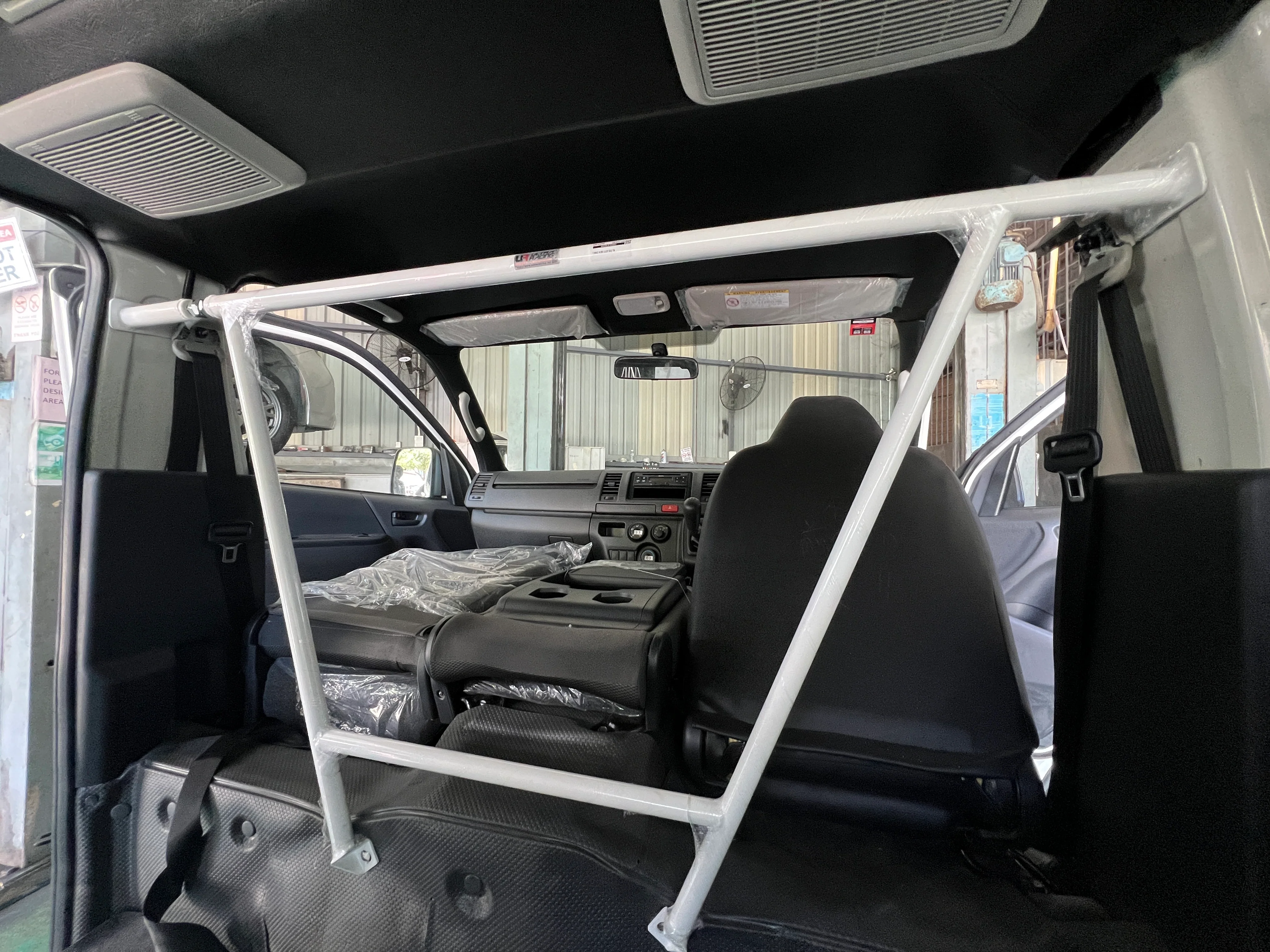 Ultra Racing TOYOTA HIACE Ultra Racing Room Bar UR-RO4-4355A