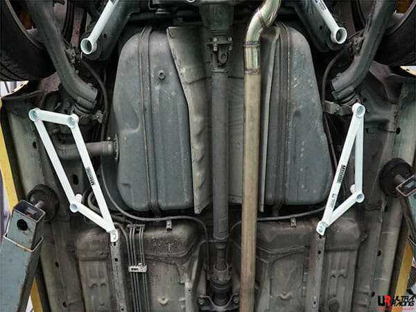Ultra Racing Toyota Caldina (T240) 2.0T GT4 4WD 02-07 UltraRacing 7-Point Rear Lower Bar (433P) UR-RS7-433P