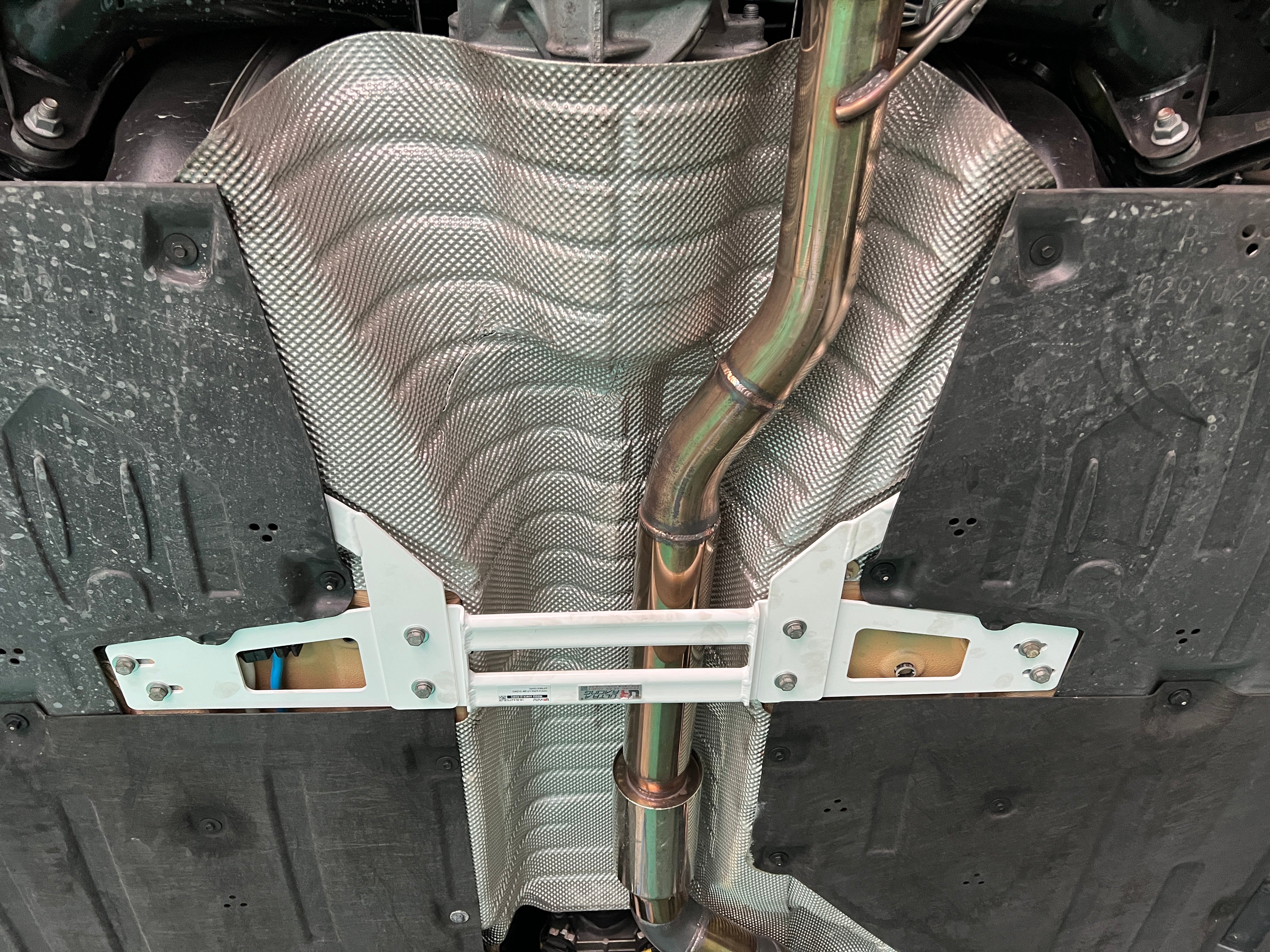 Ultra Racing TOYOTA SUPRA Ultra Racing Mid Lower Brace UR-ML8-4275